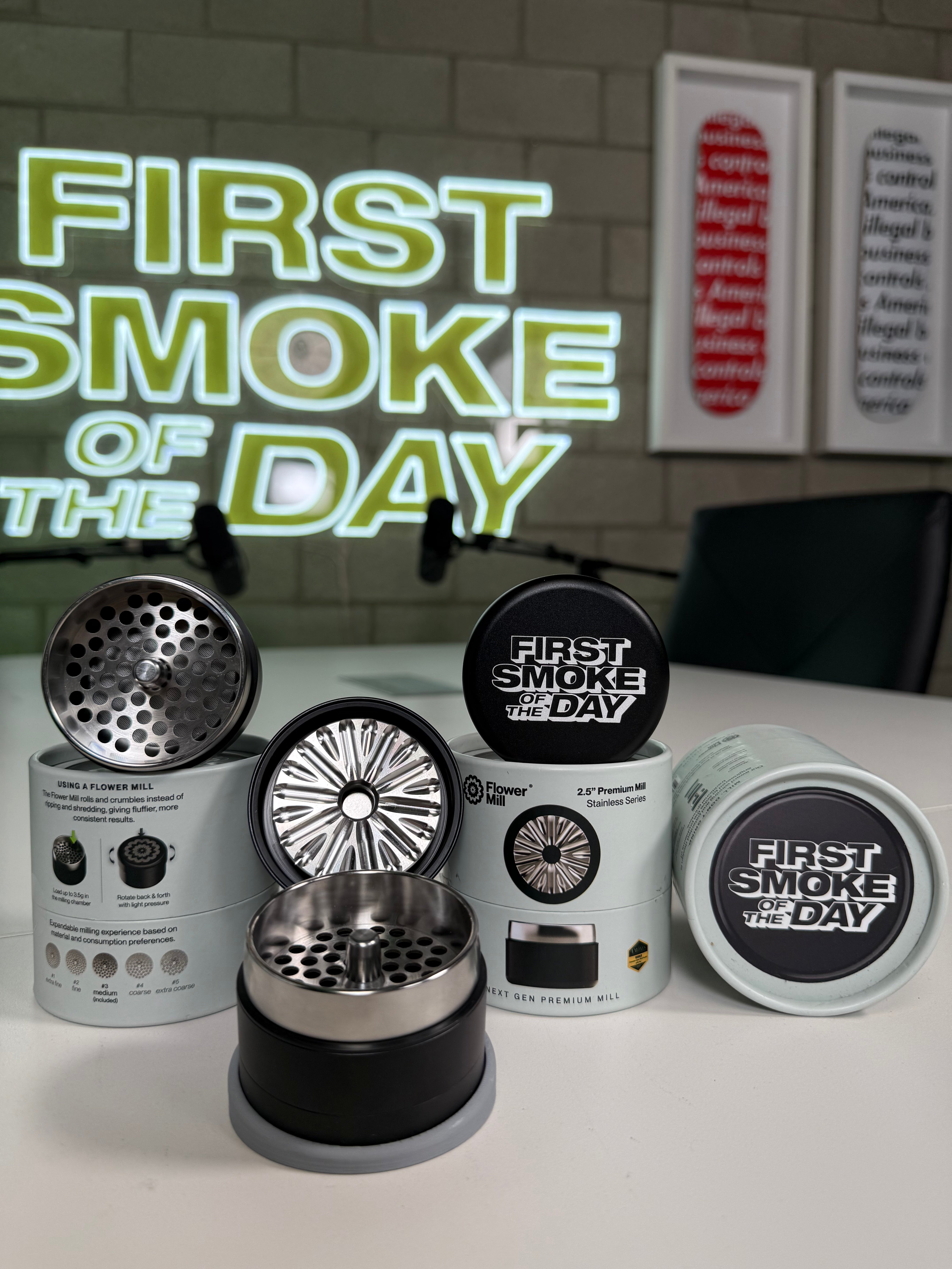 FlowerMill Exclusive Collab 2.5" Premium Mill